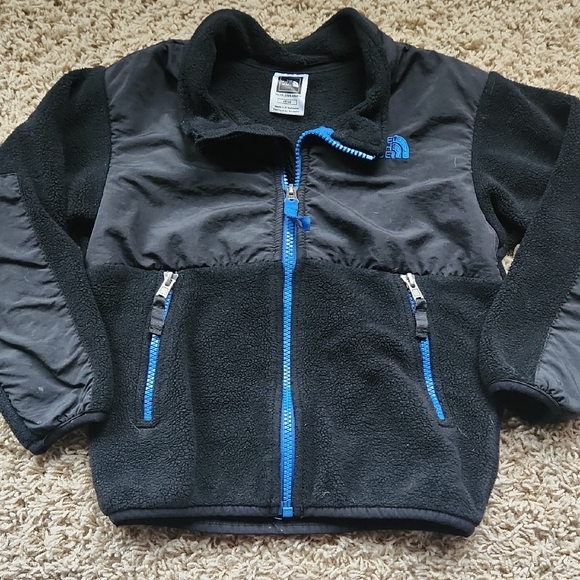The North Face Black Fleece Jacket with Blue Zipper Tize 4T - Picture 1 of 7